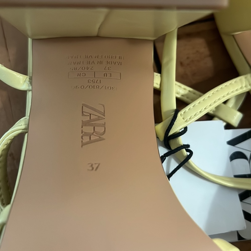 ZARA heeled Square Toe Ankle strap sandal size 6.5 - Picture 4 of 9